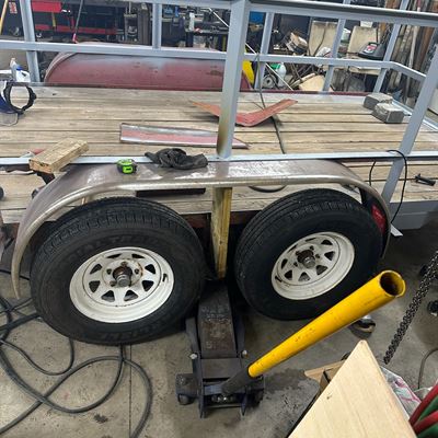 Rebuilt tandem-axle trailer with new rails